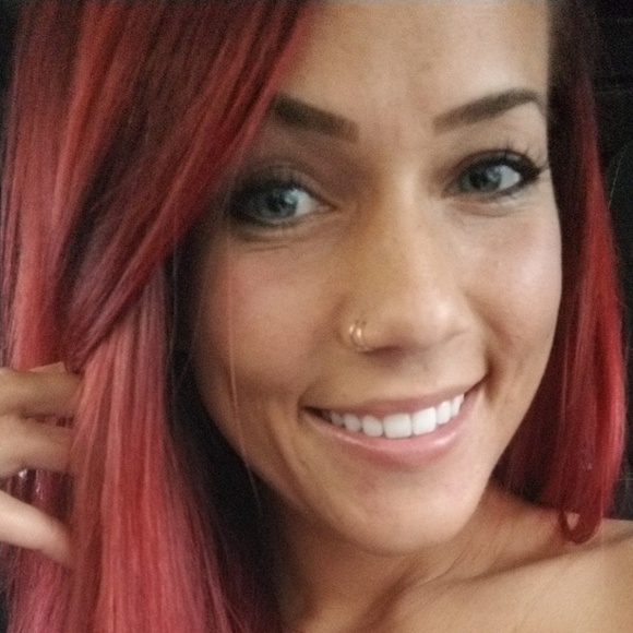 Meet your Posher, Tiana - Picture 2 of 2